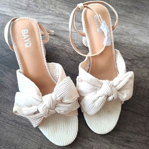 BAYQ Size 8 cream colored sandals NIB